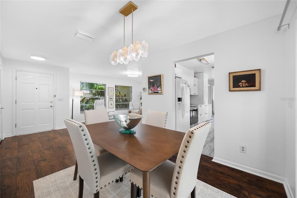 For Sale: $395,400 (2 beds, 1 baths, 1112 Square Feet)