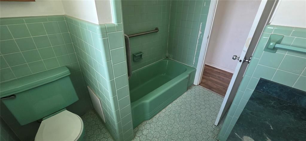 For Sale: $165,000 (3 beds, 1 baths, 1178 Square Feet)