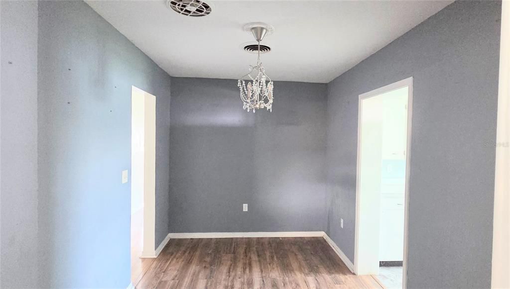 For Sale: $165,000 (3 beds, 1 baths, 1178 Square Feet)