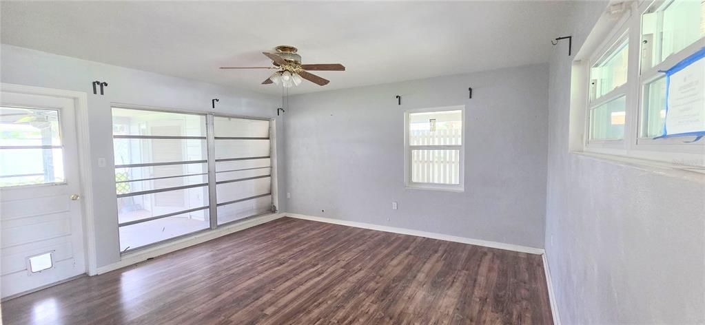 For Sale: $165,000 (3 beds, 1 baths, 1178 Square Feet)