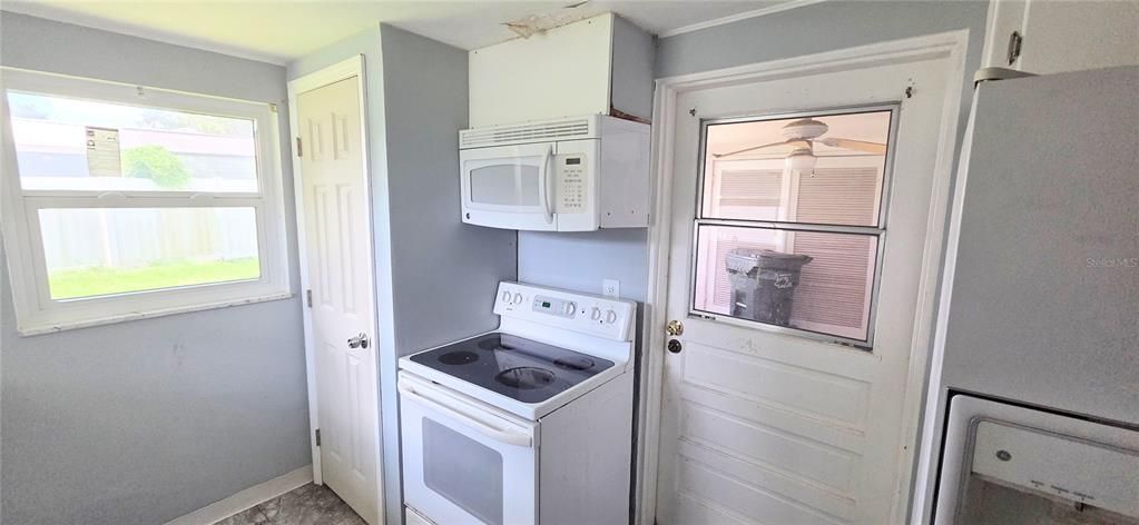 For Sale: $165,000 (3 beds, 1 baths, 1178 Square Feet)