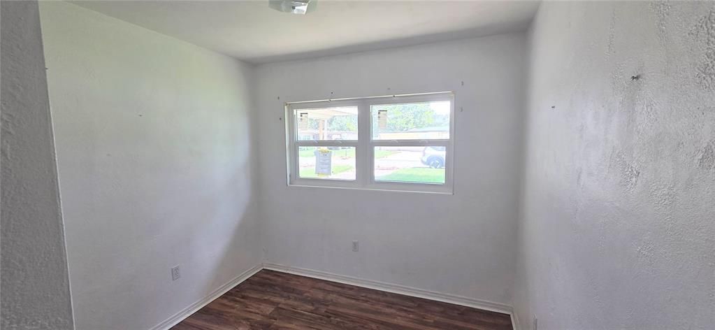 For Sale: $165,000 (3 beds, 1 baths, 1178 Square Feet)