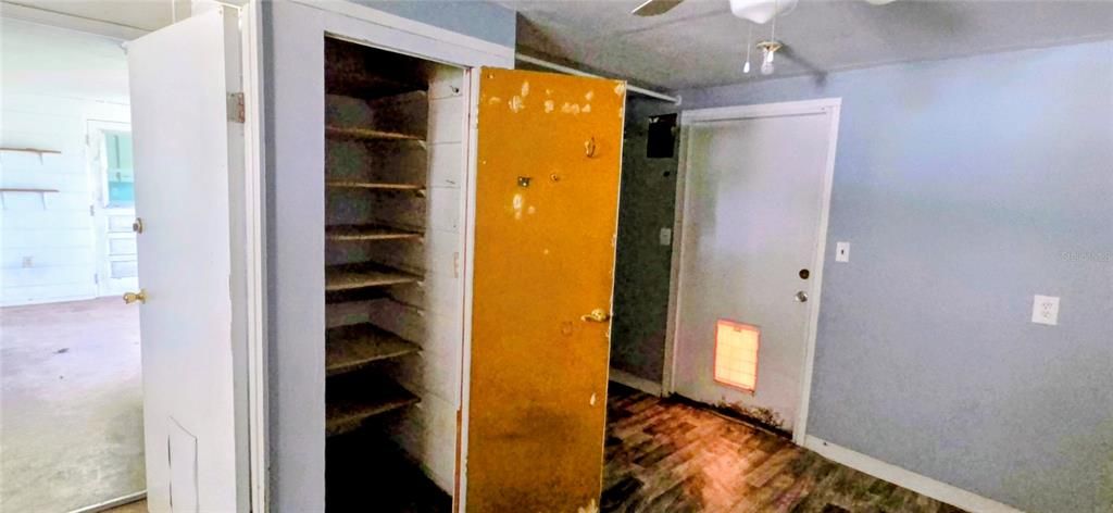 For Sale: $165,000 (3 beds, 1 baths, 1178 Square Feet)