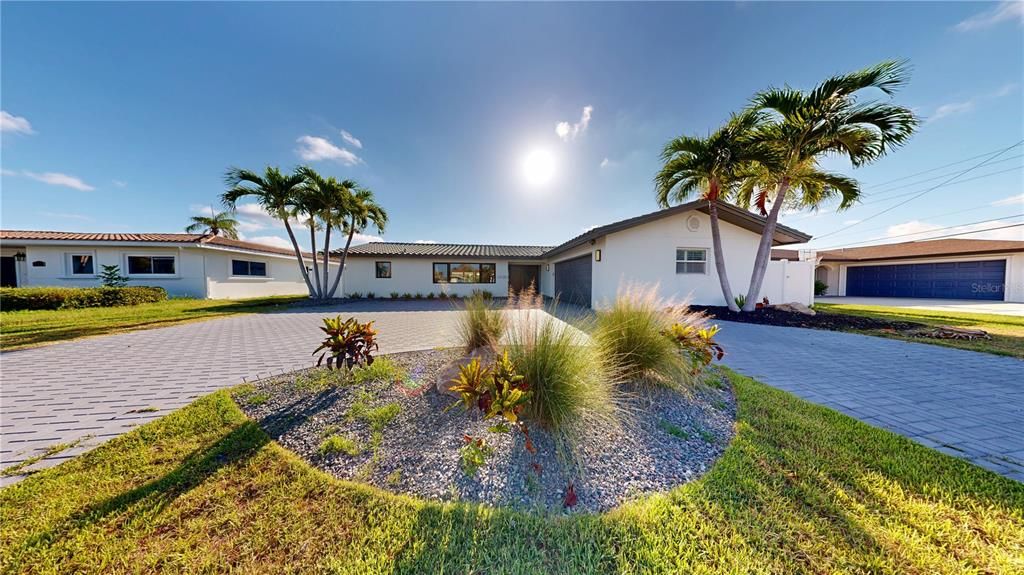 En Venta: $1,295,000 (4 camas, 3 baños, 2424 Pies cuadrados)