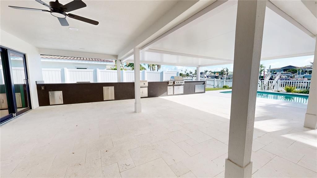 En Venta: $1,295,000 (4 camas, 3 baños, 2424 Pies cuadrados)