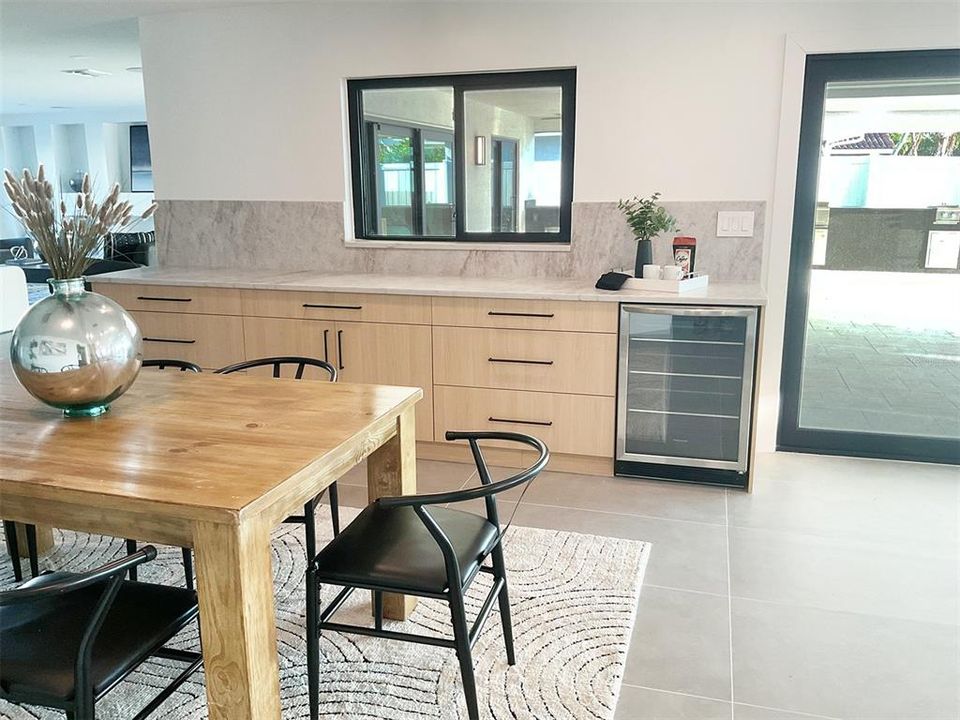 En Venta: $1,295,000 (4 camas, 3 baños, 2424 Pies cuadrados)
