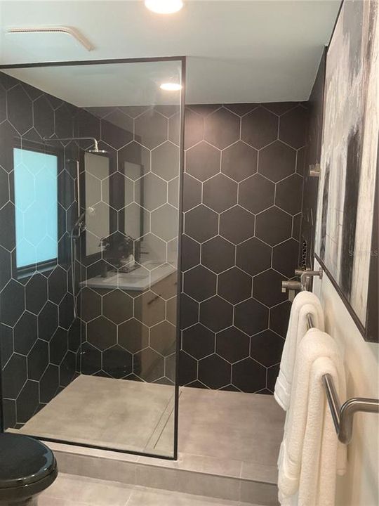 En Venta: $1,295,000 (4 camas, 3 baños, 2424 Pies cuadrados)