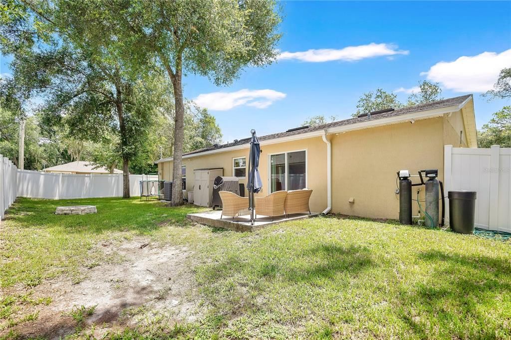 For Sale: $300,000 (3 beds, 2 baths, 1025 Square Feet)