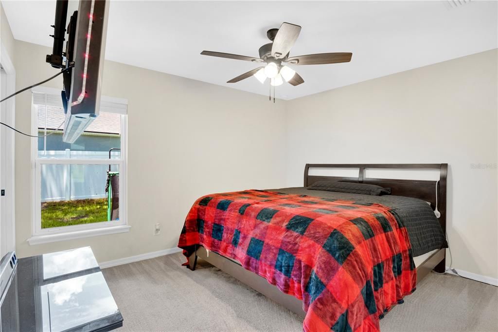 For Sale: $300,000 (3 beds, 2 baths, 1025 Square Feet)