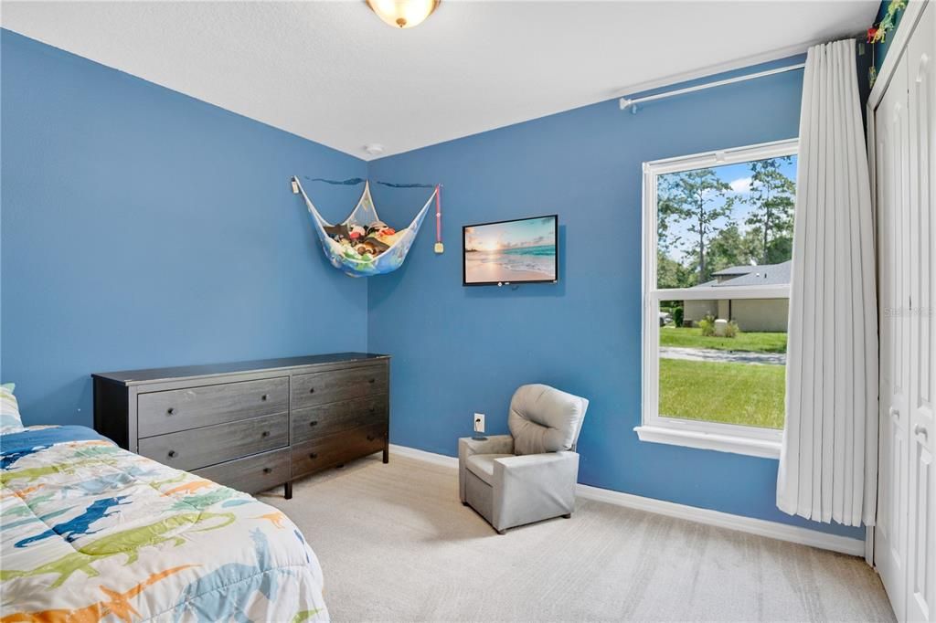 For Sale: $300,000 (3 beds, 2 baths, 1025 Square Feet)