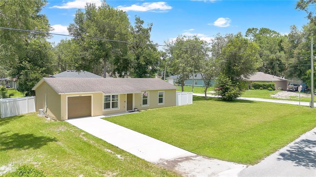 For Sale: $300,000 (3 beds, 2 baths, 1025 Square Feet)