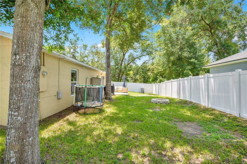 For Sale: $300,000 (3 beds, 2 baths, 1025 Square Feet)