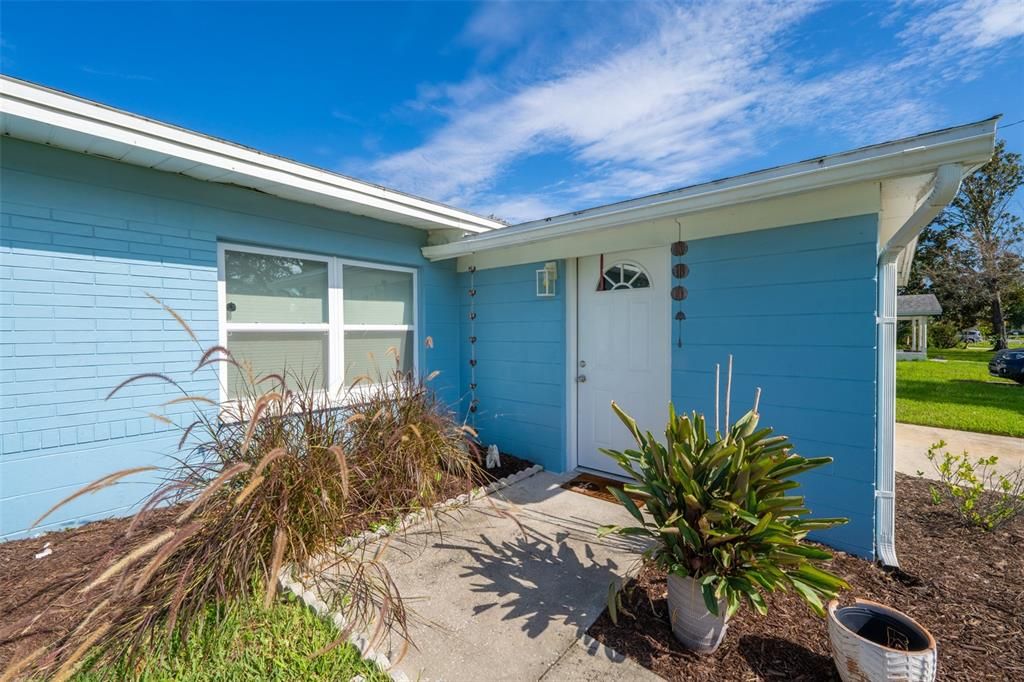 For Sale: $335,000 (3 beds, 2 baths, 1008 Square Feet)