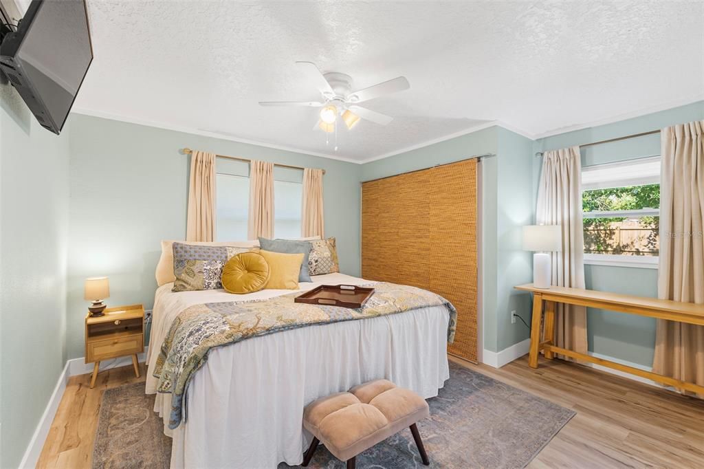 For Sale: $335,000 (3 beds, 2 baths, 1008 Square Feet)