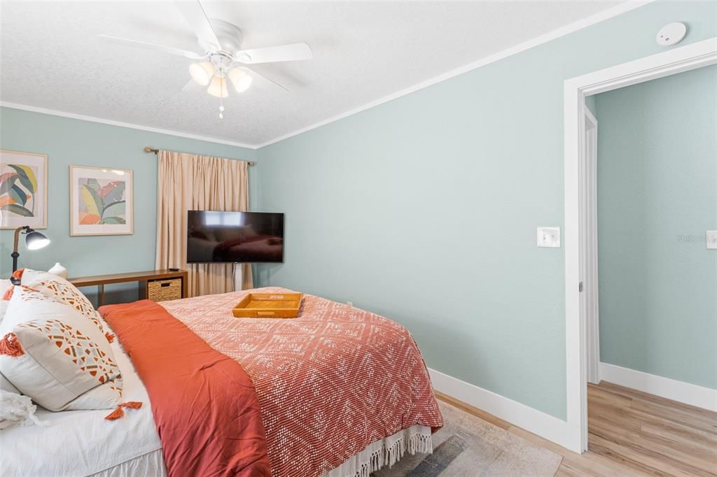 For Sale: $335,000 (3 beds, 2 baths, 1008 Square Feet)