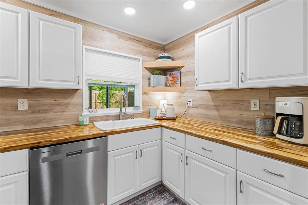 For Sale: $335,000 (3 beds, 2 baths, 1008 Square Feet)