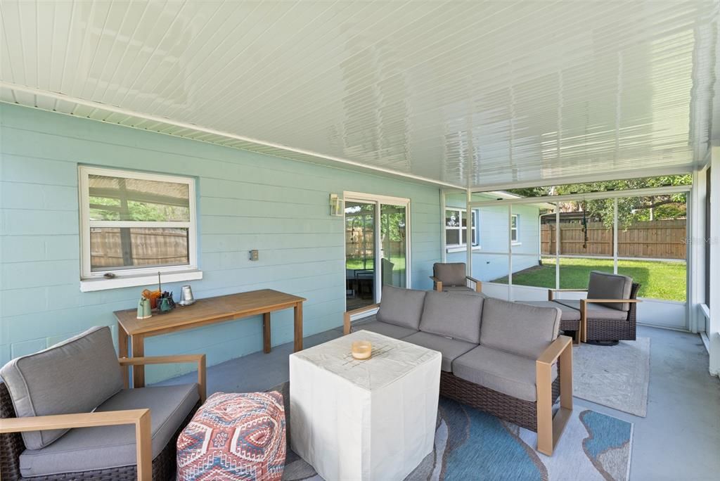 For Sale: $335,000 (3 beds, 2 baths, 1008 Square Feet)
