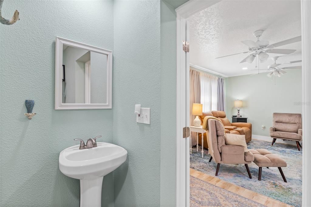 For Sale: $335,000 (3 beds, 2 baths, 1008 Square Feet)