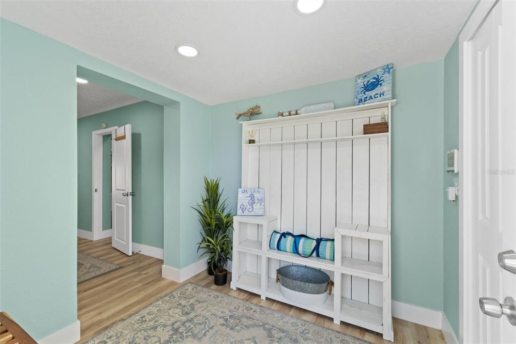 For Sale: $335,000 (3 beds, 2 baths, 1008 Square Feet)