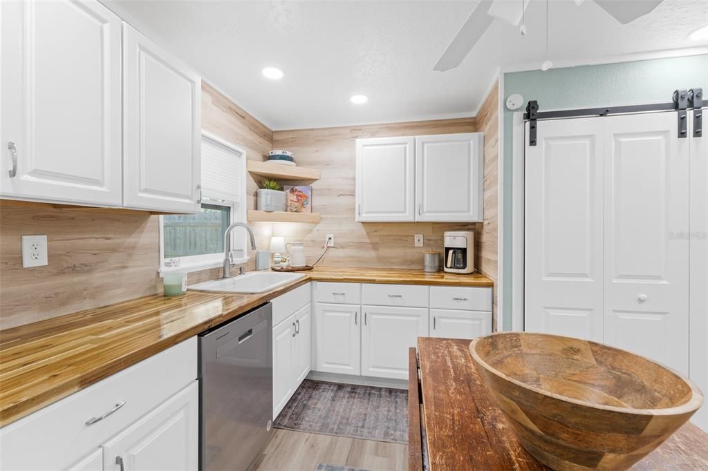 For Sale: $335,000 (3 beds, 2 baths, 1008 Square Feet)