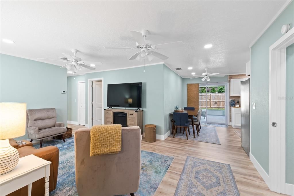 For Sale: $335,000 (3 beds, 2 baths, 1008 Square Feet)