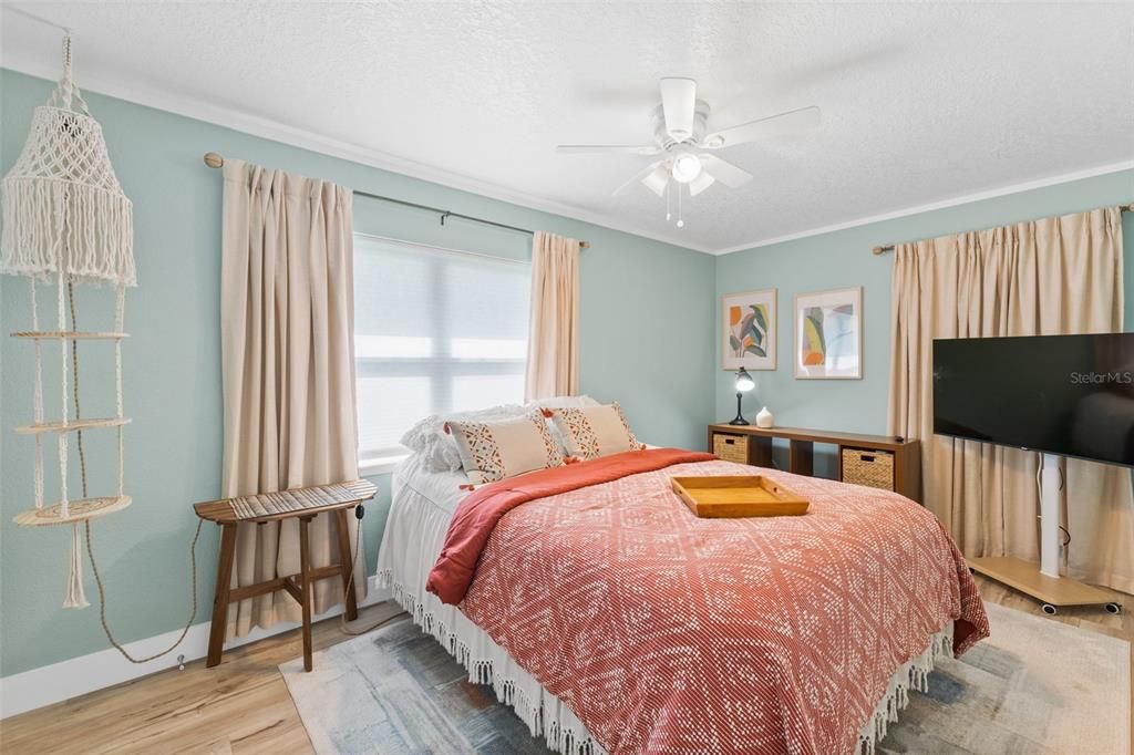 For Sale: $335,000 (3 beds, 2 baths, 1008 Square Feet)