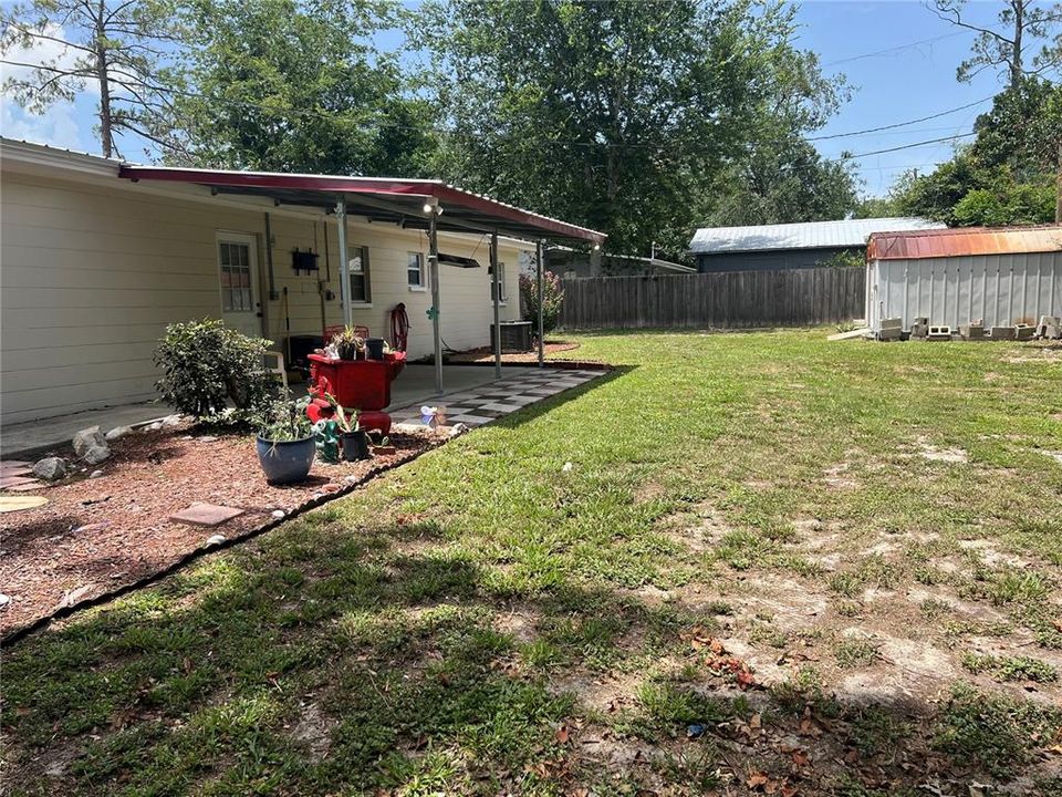 For Sale: $264,900 (4 beds, 2 baths, 1096 Square Feet)