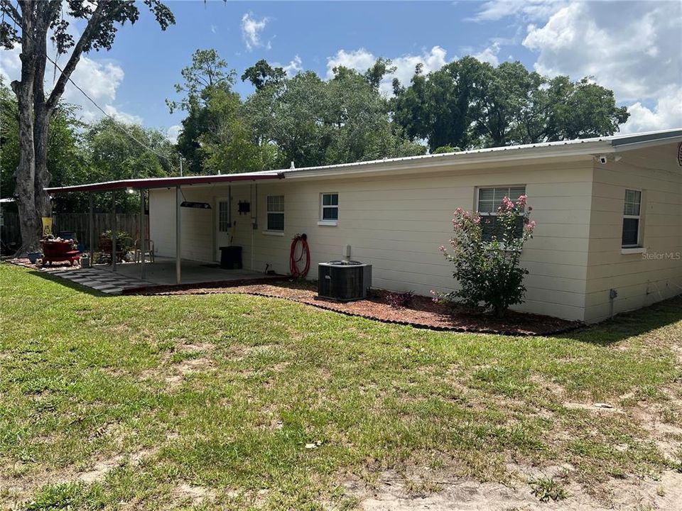 For Sale: $264,900 (4 beds, 2 baths, 1096 Square Feet)