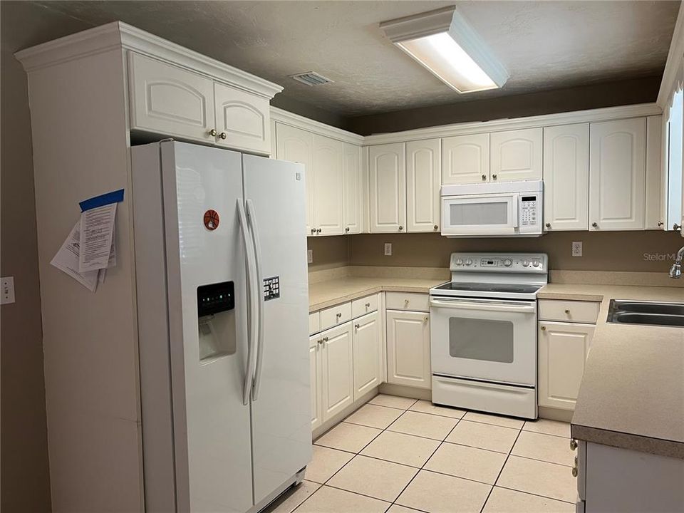 На продажу: $269,900 (4 спален, 2 ванн, 1096 Квадратных фут)