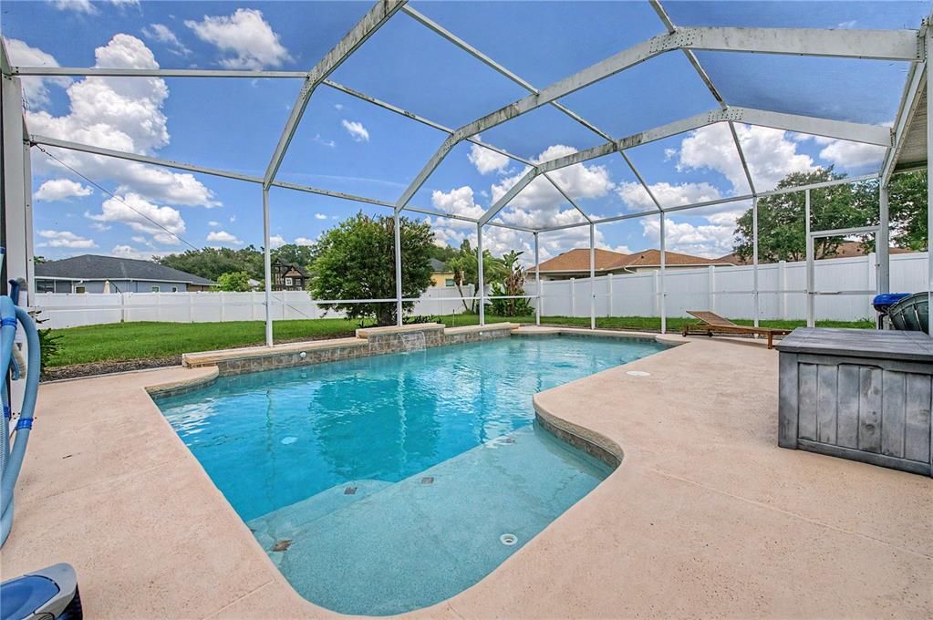 Activo con contrato: $380,000 (3 camas, 2 baños, 1776 Pies cuadrados)