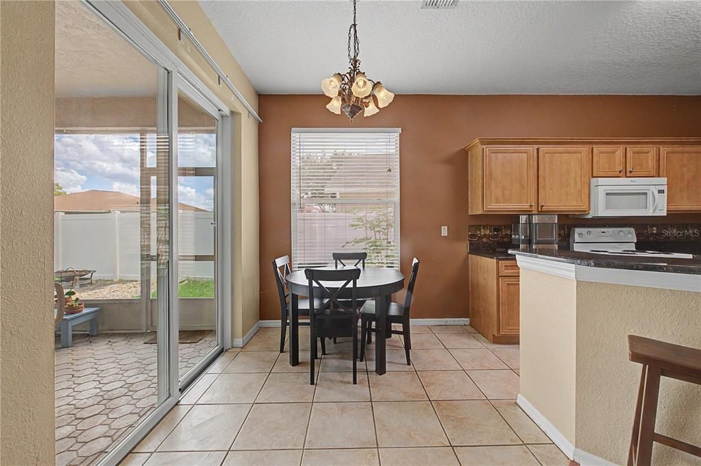 Activo con contrato: $380,000 (3 camas, 2 baños, 1776 Pies cuadrados)