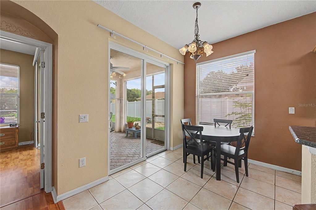 Activo con contrato: $380,000 (3 camas, 2 baños, 1776 Pies cuadrados)