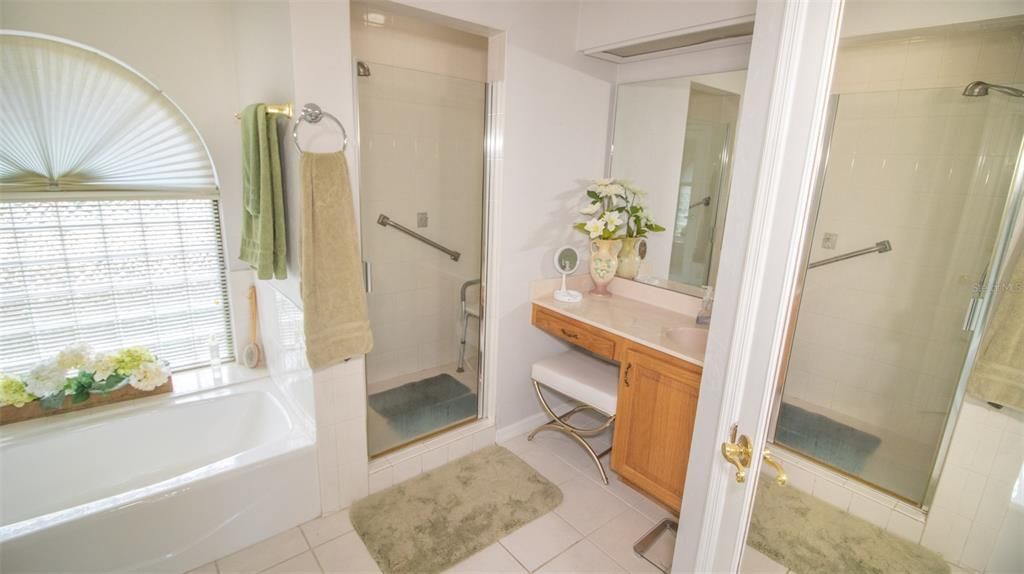 For Sale: $375,000 (2 beds, 2 baths, 2015 Square Feet)