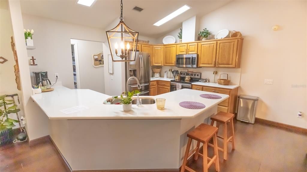 For Sale: $375,000 (2 beds, 2 baths, 2015 Square Feet)