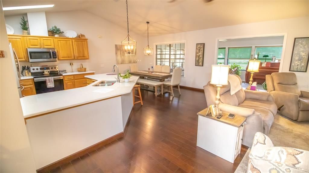 For Sale: $375,000 (2 beds, 2 baths, 2015 Square Feet)