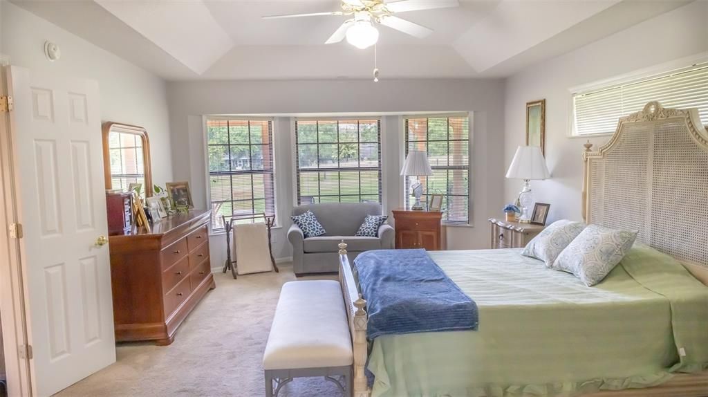 For Sale: $375,000 (2 beds, 2 baths, 2015 Square Feet)