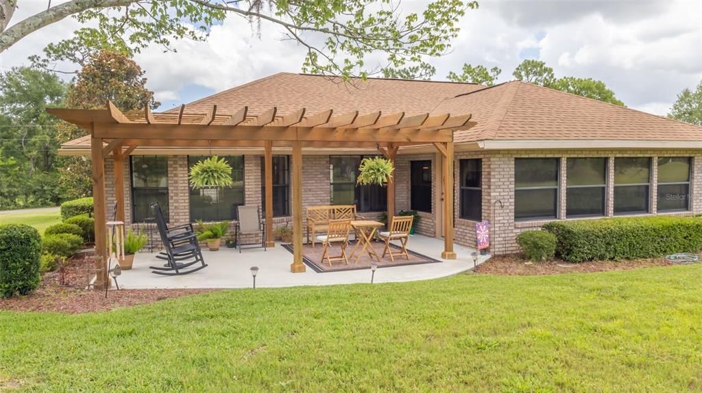 For Sale: $375,000 (2 beds, 2 baths, 2015 Square Feet)