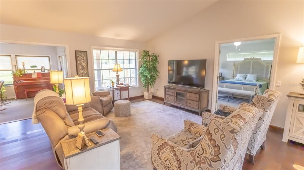 For Sale: $375,000 (2 beds, 2 baths, 2015 Square Feet)