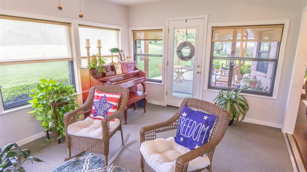For Sale: $375,000 (2 beds, 2 baths, 2015 Square Feet)