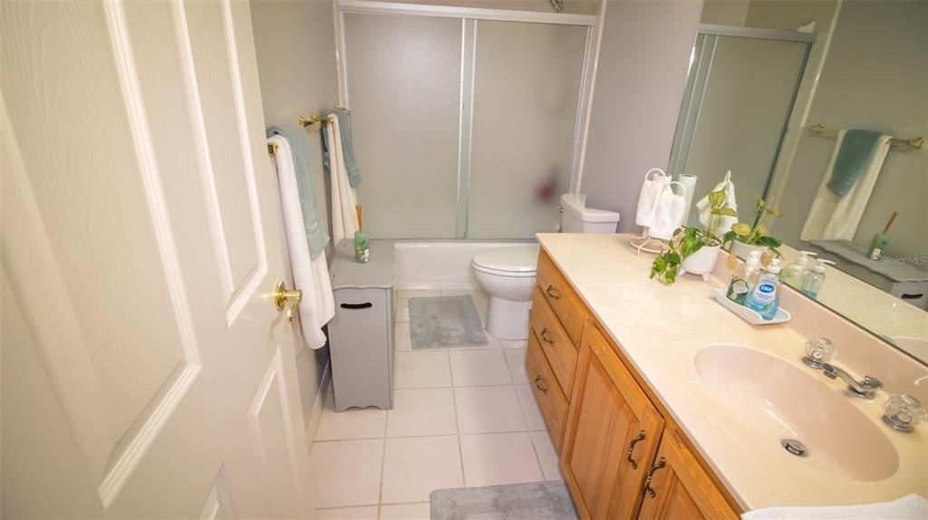 For Sale: $375,000 (2 beds, 2 baths, 2015 Square Feet)