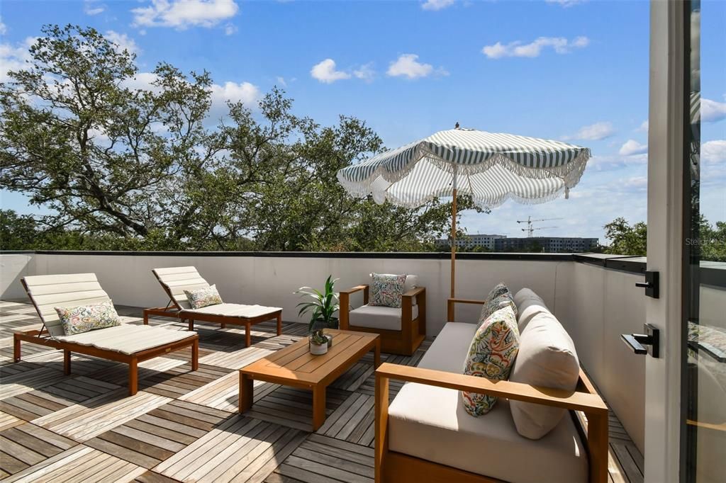 En Venta: $775,000 (3 camas, 3 baños, 2104 Pies cuadrados)