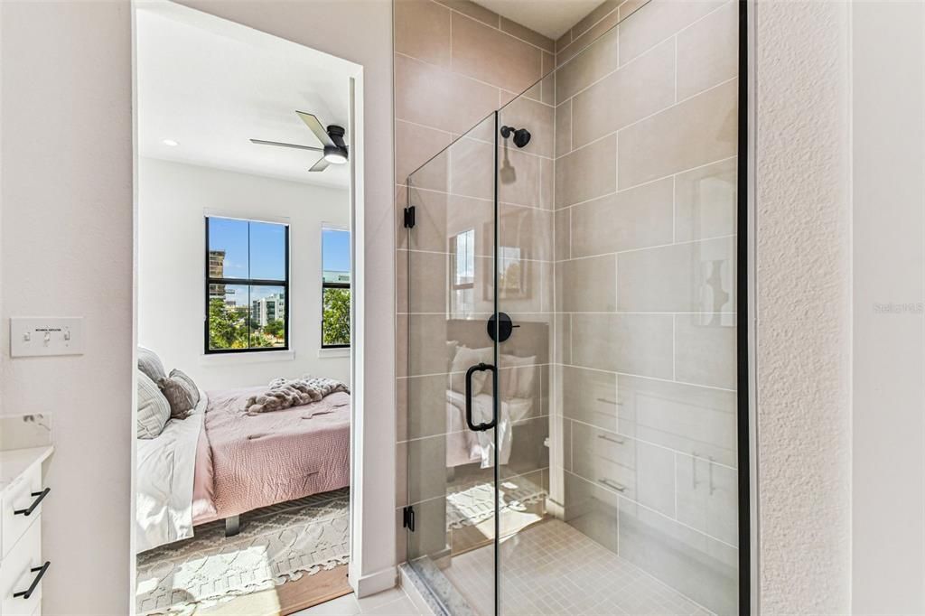 En Venta: $775,000 (3 camas, 3 baños, 2104 Pies cuadrados)