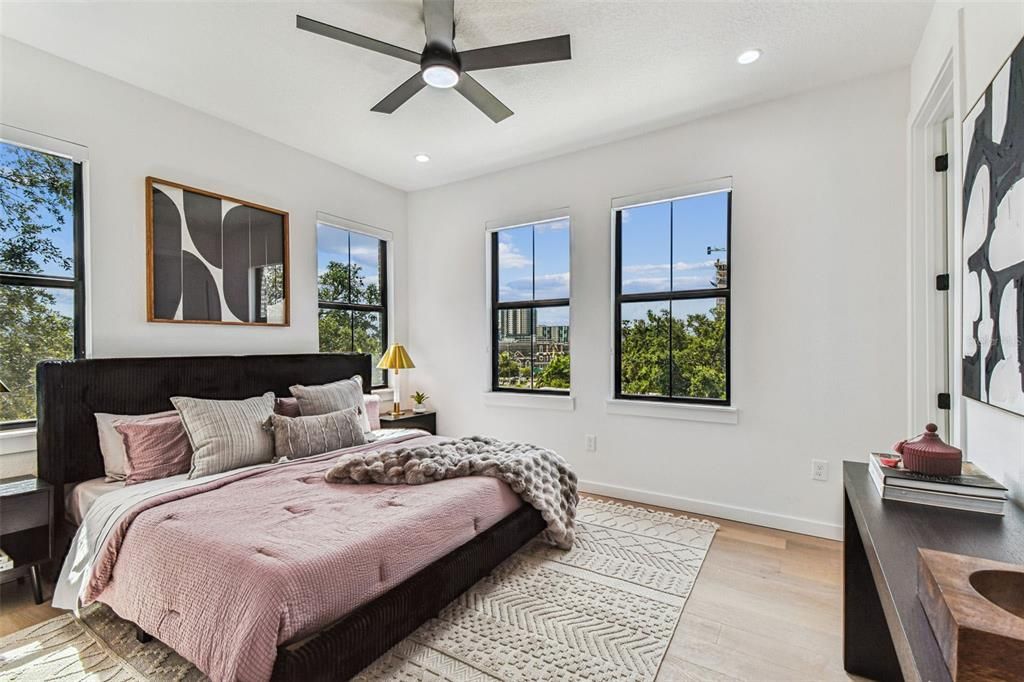En Venta: $775,000 (3 camas, 3 baños, 2104 Pies cuadrados)