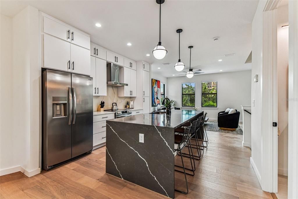 En Venta: $775,000 (3 camas, 3 baños, 2104 Pies cuadrados)