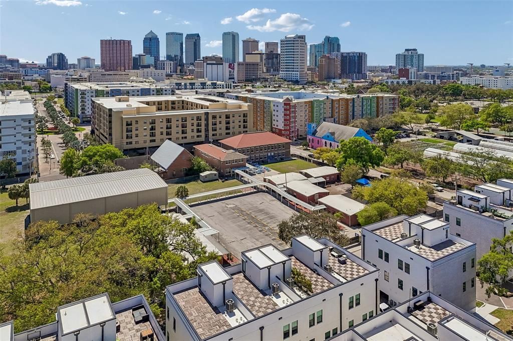 En Venta: $775,000 (3 camas, 3 baños, 2104 Pies cuadrados)