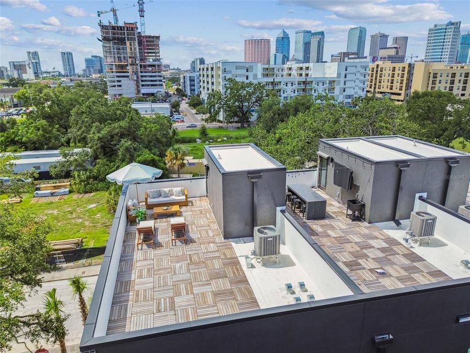 En Venta: $775,000 (3 camas, 3 baños, 2104 Pies cuadrados)