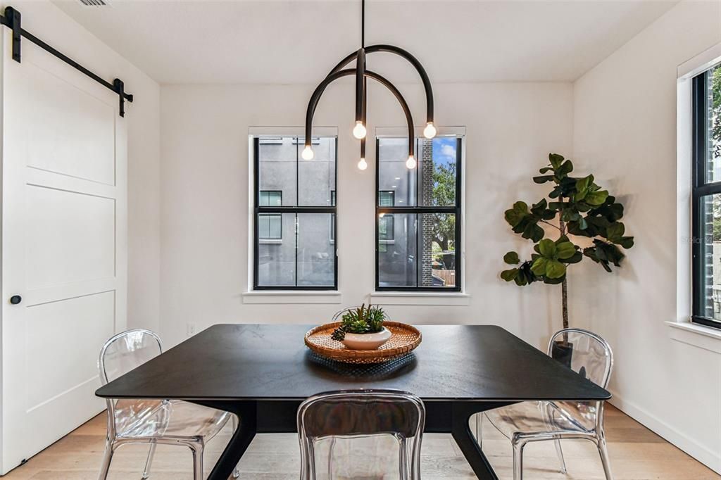 En Venta: $775,000 (3 camas, 3 baños, 2104 Pies cuadrados)