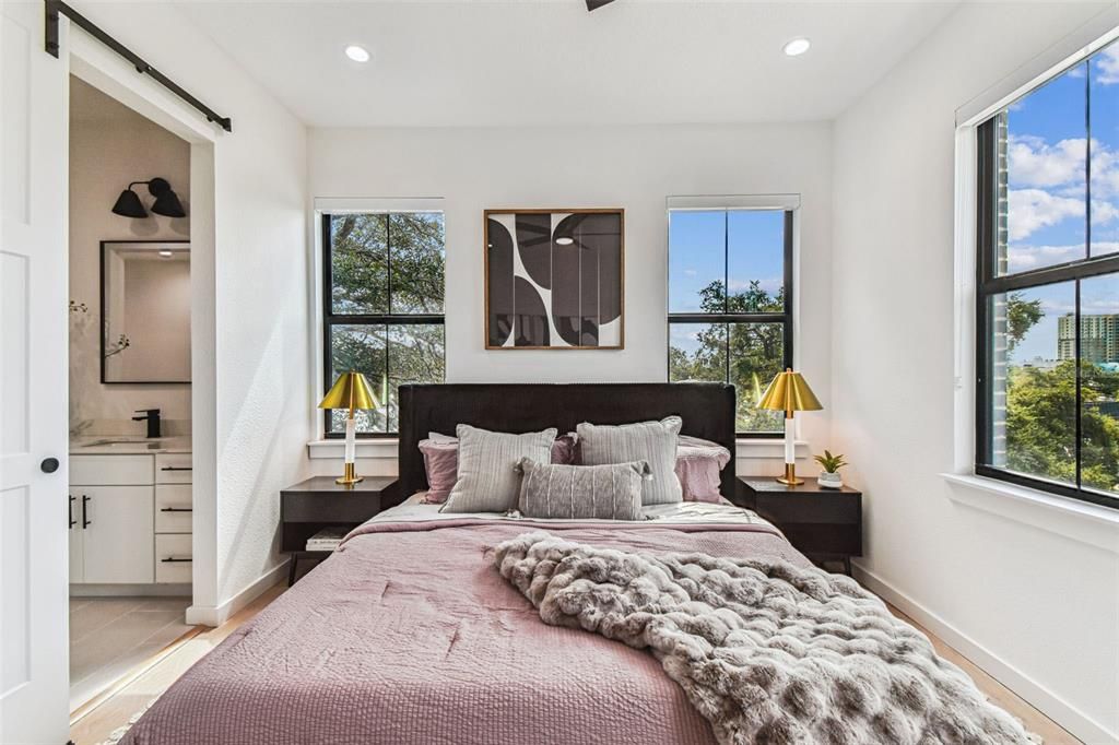 En Venta: $775,000 (3 camas, 3 baños, 2104 Pies cuadrados)