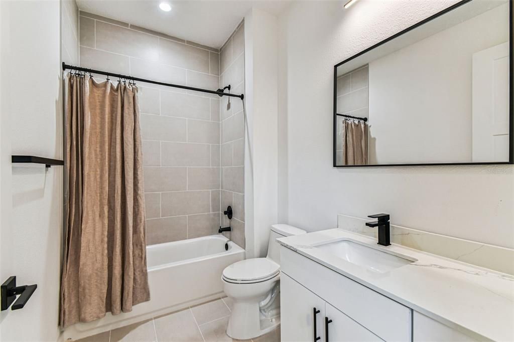En Venta: $775,000 (3 camas, 3 baños, 2104 Pies cuadrados)