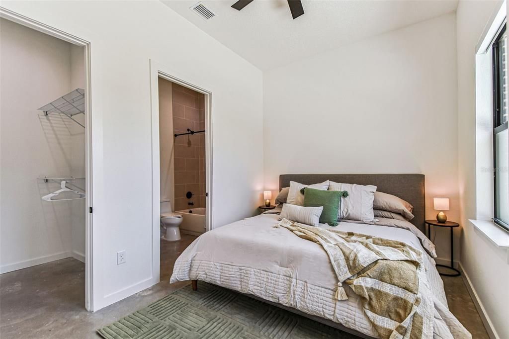 En Venta: $775,000 (3 camas, 3 baños, 2104 Pies cuadrados)